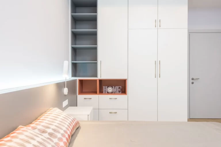 closet blanco minimalista para habitacion juvenil omah